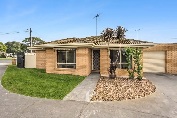 10 Lowan Avenue