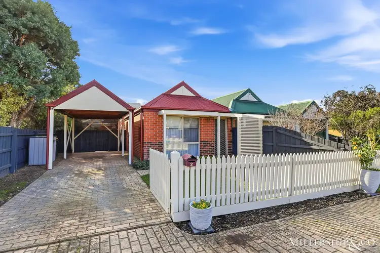 12 Benjamin Close