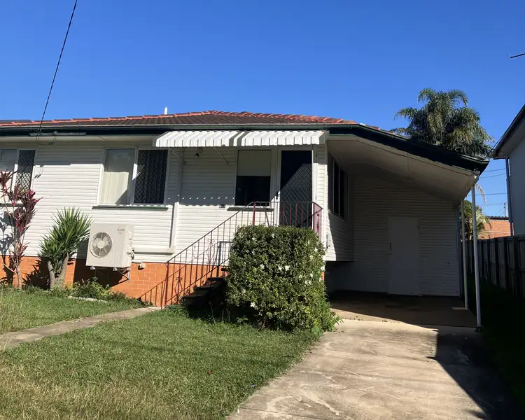 201 Lyndhurst Road