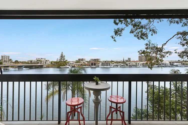 32 Riverview Parade