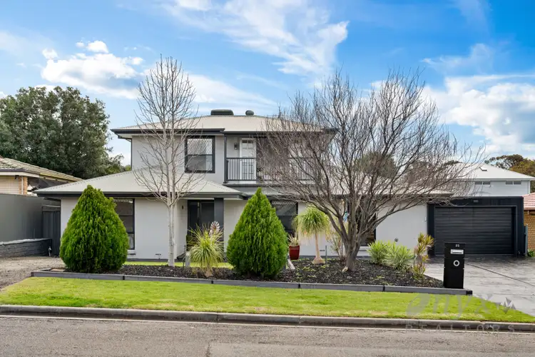 25 Ariadne Crescent