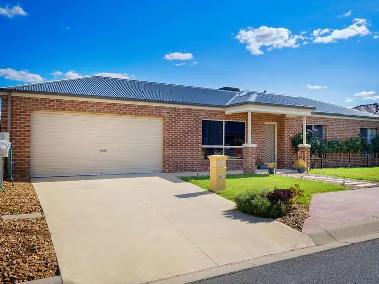 7 Cobby Court