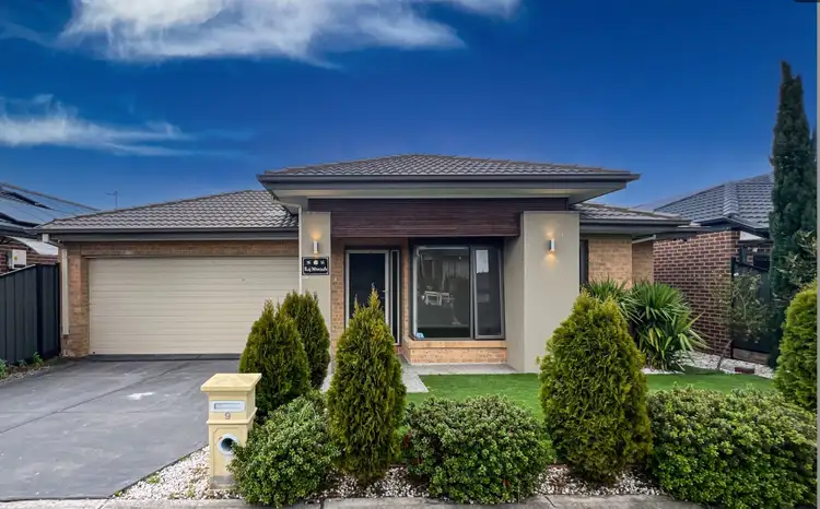 9 Angove Street