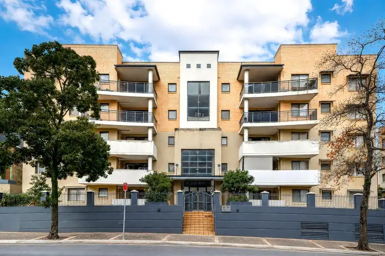 12-20 Lachlan Street