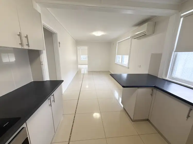 12 Ellis Crescent