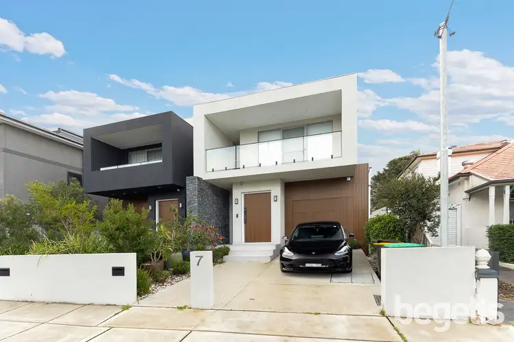 7 Stuart Street