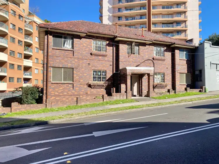 7 West Street
