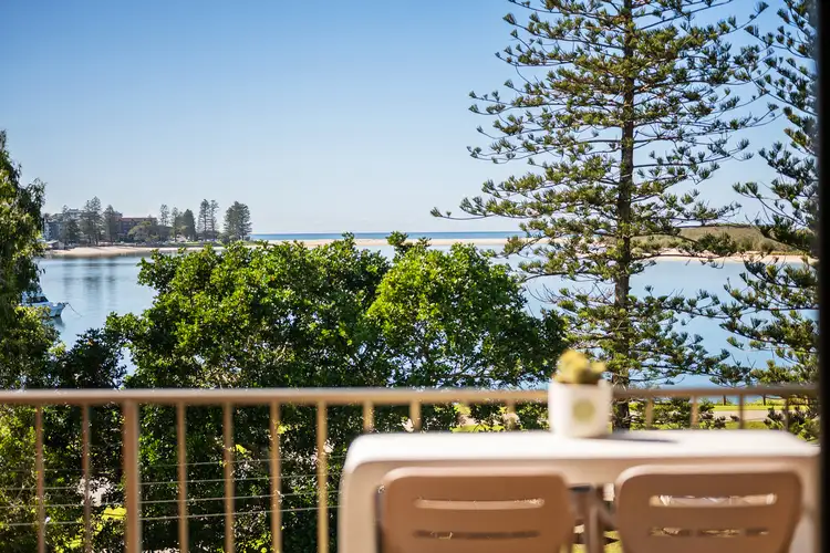 21 Landsborough Parade