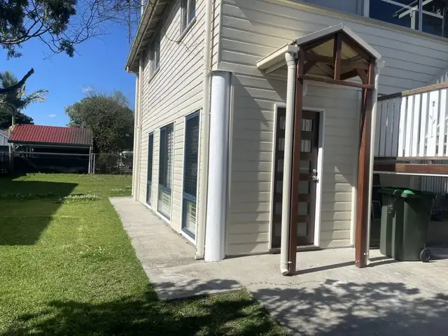 FLAT / 37 DROUYN STREET