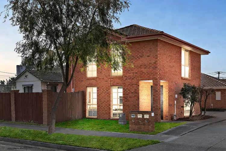 60-62 Meredith Street