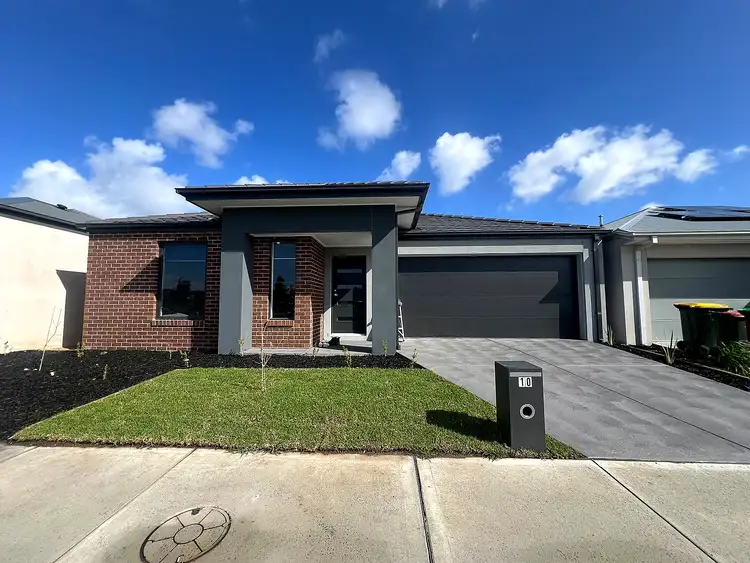 10 Avro Way