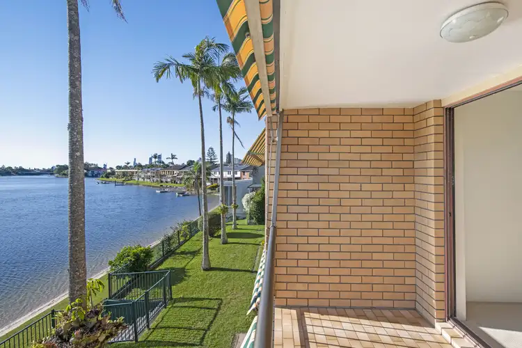 4 Aquila Court