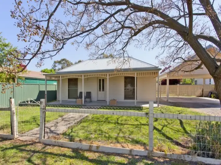 37 Larmer Street, Howlong NSW 2643