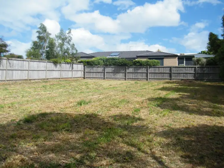 18 Walker Drive, Drouin VIC 3818