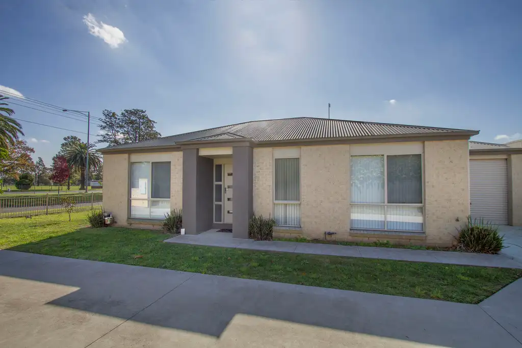 Main view of Homely unit listing, 1/400 York Street, Sale VIC 3850