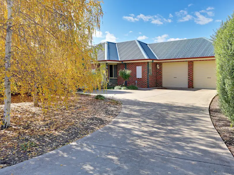 Main view of Homely unit listing, 2/1 Cambridge Drive, Mansfield VIC 3722