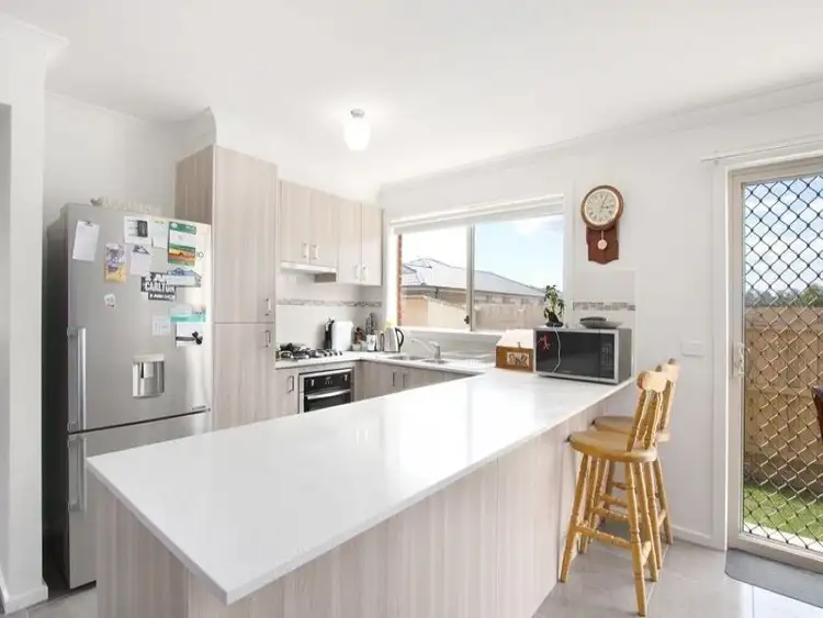 Seventh view of Homely unit listing, 31 Shakespeare Court, Drouin VIC 3818