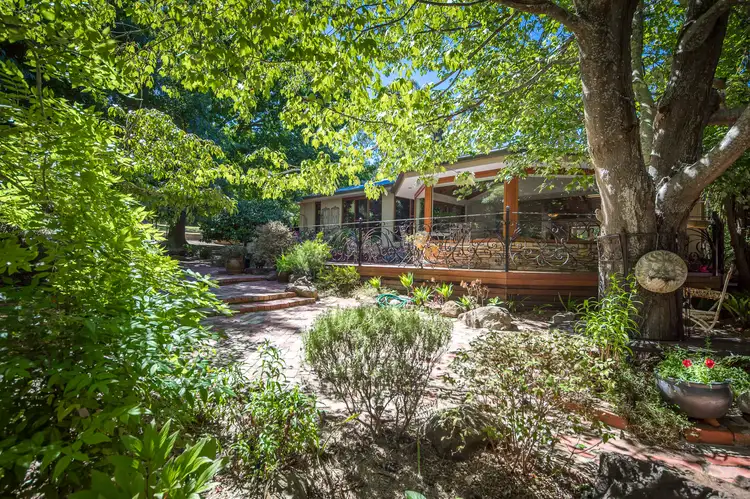 8 Salisbury Road, Mount Macedon VIC 3441