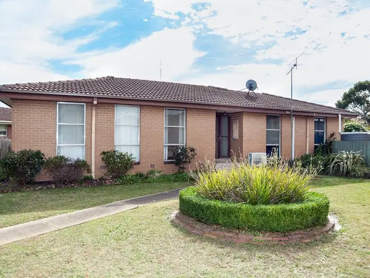 12 Quigley Street, Hamilton VIC 3300