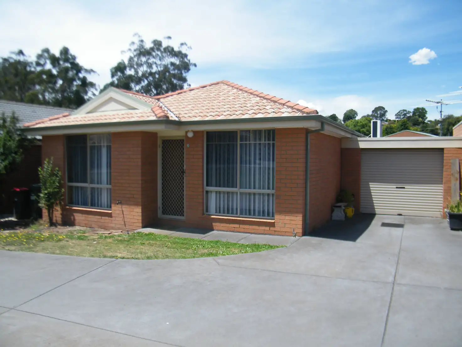 Main view of Homely unit listing, 2/3 Gumleaf Place, Drouin VIC 3818