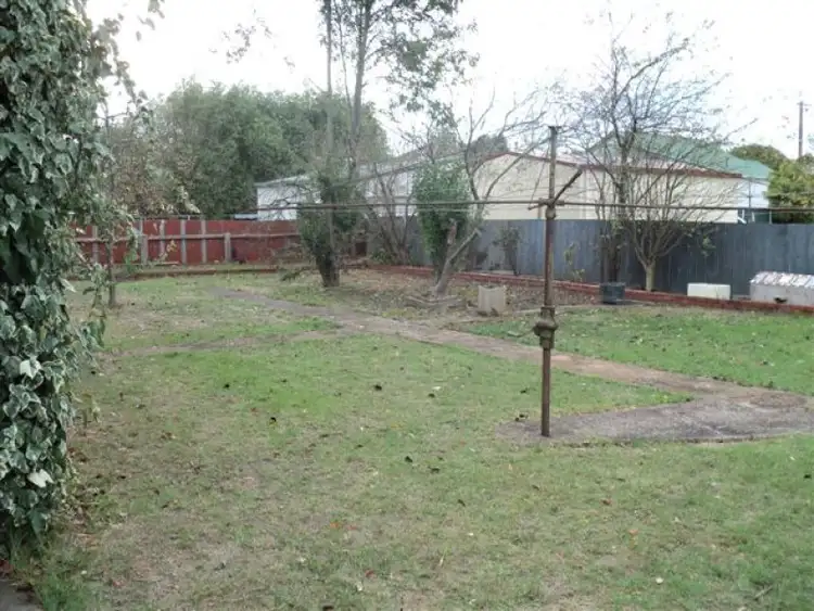 Fifth view of Homely house listing, 2 Roscoe Avenue, Hamilton VIC 3300