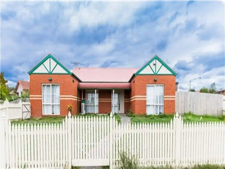 18 Amberly Park Drive, Narre Warren South VIC 3805