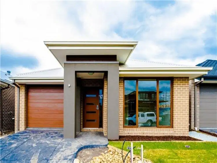 62 Wilkiea Crescent, Cranbourne North VIC 3977