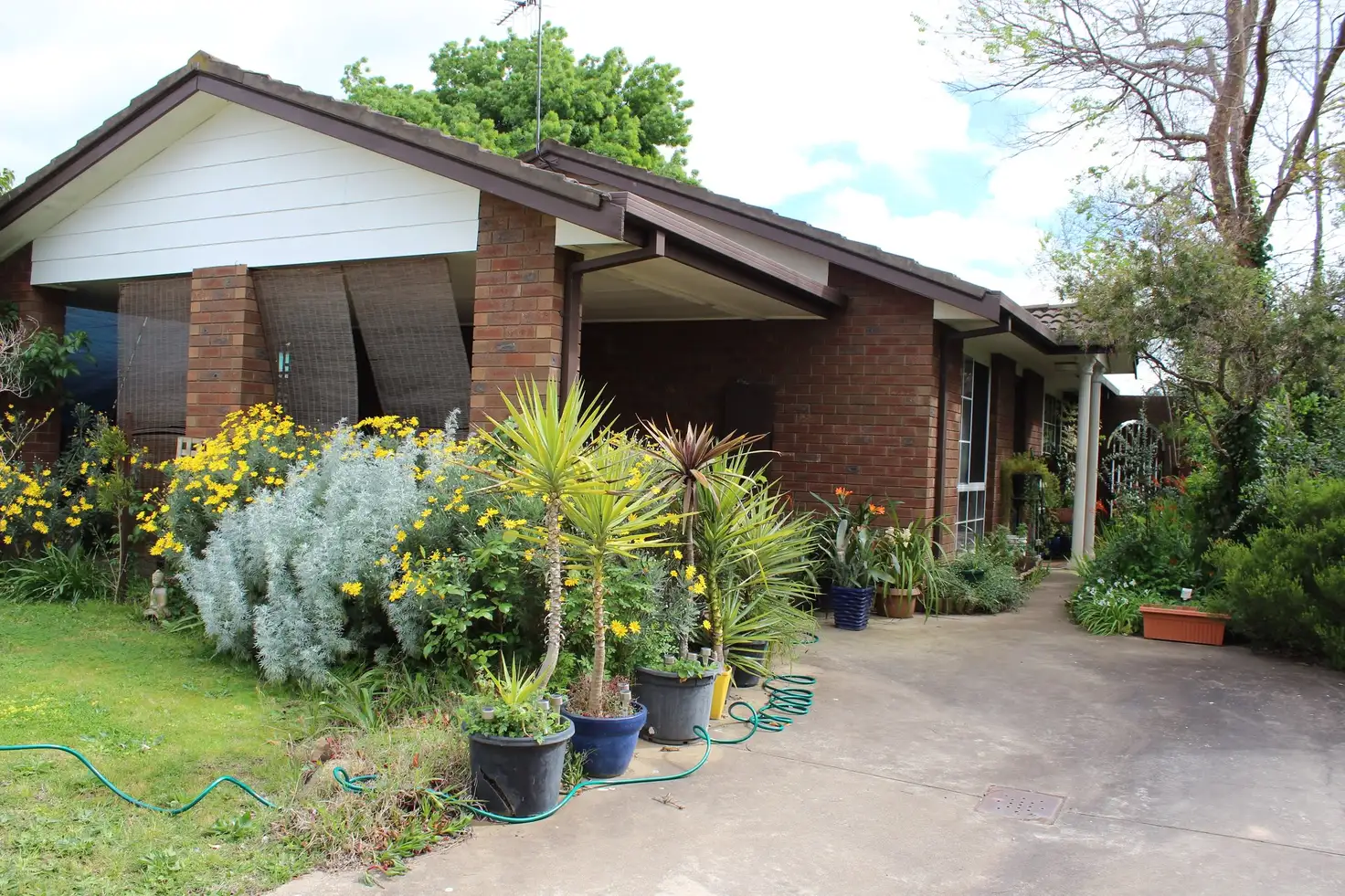 Main view of Homely townhouse listing, 1/9 Rose Court, Benalla VIC 3672