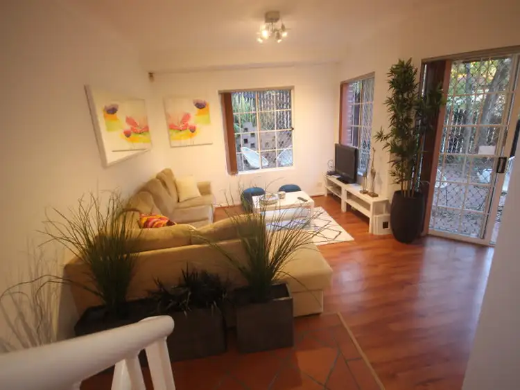 1/64 ARMADALE STREET, St Lucia QLD 4067