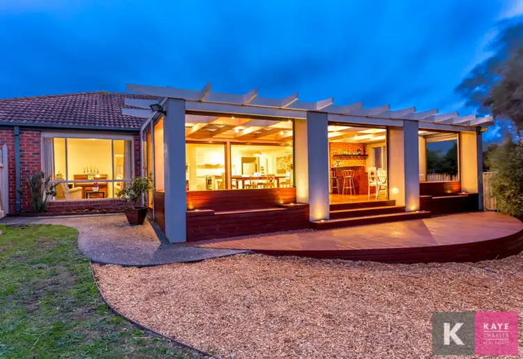 15 Minton Walk, Narre Warren South VIC 3805