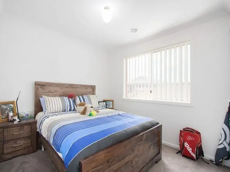 Fifth view of Homely unit listing, 31 Shakespeare Court, Drouin VIC 3818