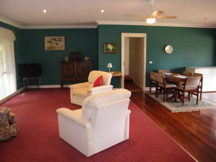 Fifth view of Homely house listing, 4 Pepperell Drive, Drouin VIC 3818