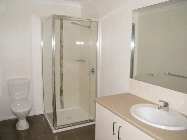 Fifth view of Homely unit listing, 2/235 Princes Way, Drouin VIC 3818