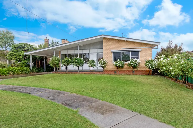 15 Roscoe Avenue, Hamilton VIC 3300