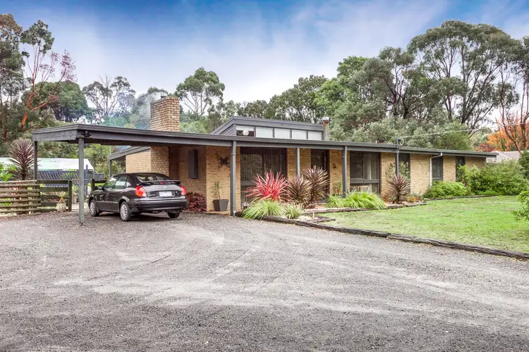 16 Redwood Court, Romsey VIC 3434