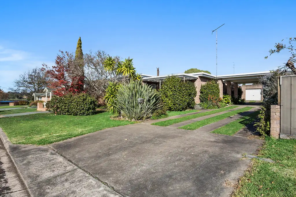 Main view of Homely house listing, 1 Cross Street, Hamilton VIC 3300