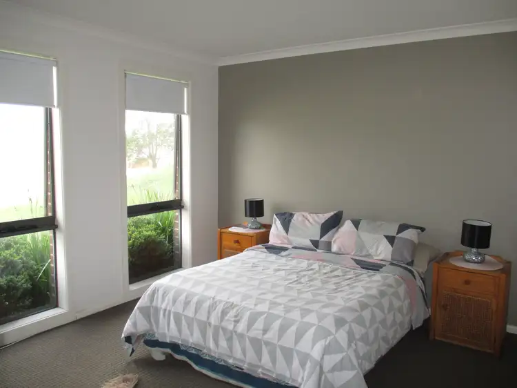 Fifth view of Homely house listing, 18 Sutherland Way, Drouin VIC 3818