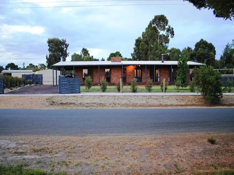 26 Regan Drive, Romsey VIC 3434