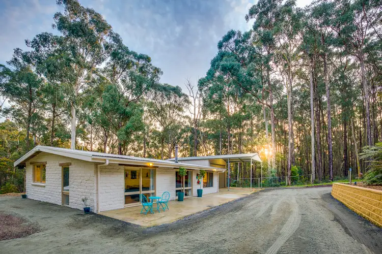 25 Mountain Road, Cockatoo VIC 3781