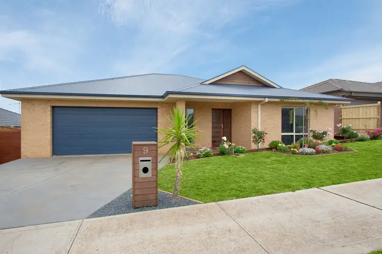9 Warwick Way, Drouin VIC 3818