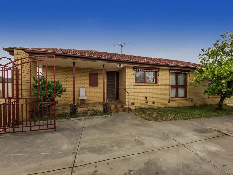 5 Halifax Court, St Albans VIC 3021