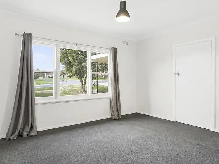 Fourth view of Homely house listing, 10 Lansell Street, Kangaroo Flat VIC 3555