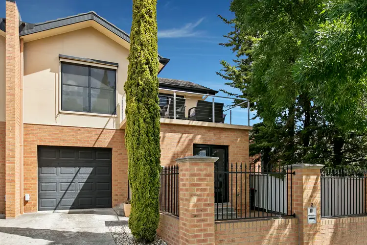 2/10 Ligar Street, Kennington VIC 3550