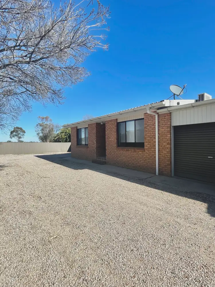 2/336 Russell Street, Hay NSW 2711