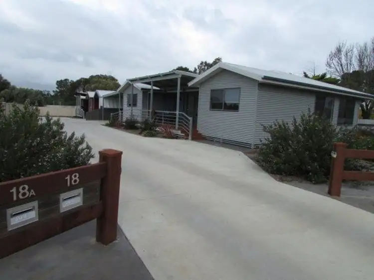 18-18A Sproats Lane, Donald VIC 3480