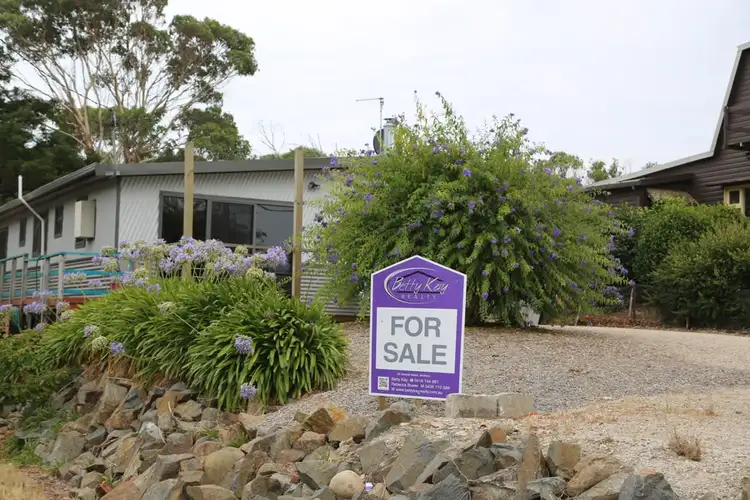 4 Pine Avenue, Hellyer TAS 7321
