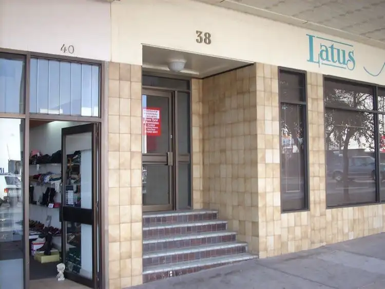 Main view of Homely unit listing, 2/38 McLachlan Street, Horsham VIC 3400