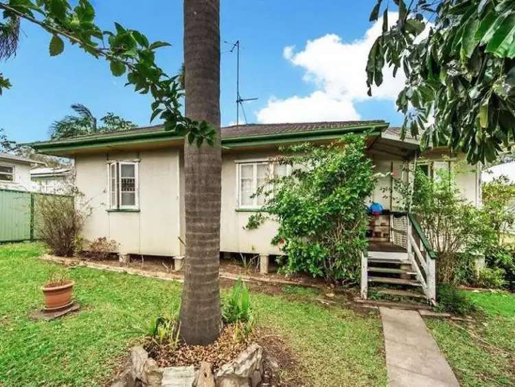 4 Barton Avenue, Southport QLD 4215