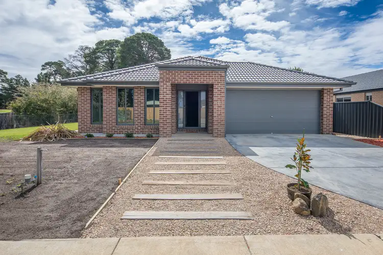 31 Lauder Place, Romsey VIC 3434