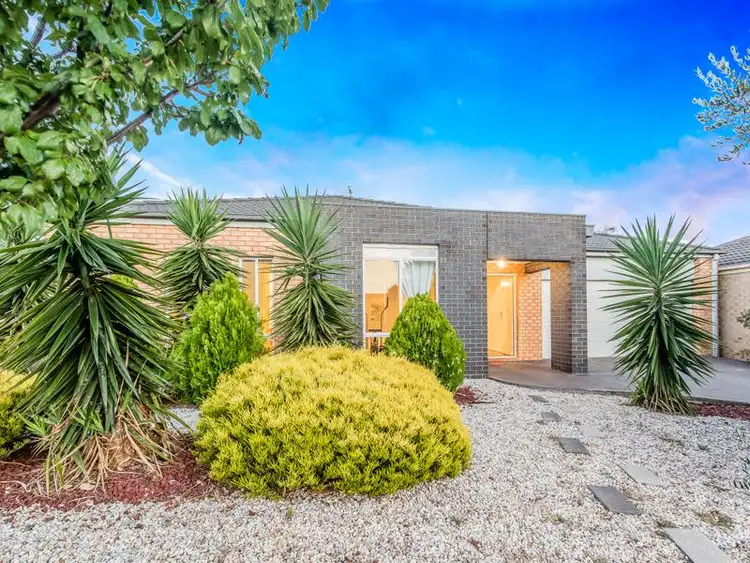 1 Hutt Lane, Taylors Hill VIC 3037